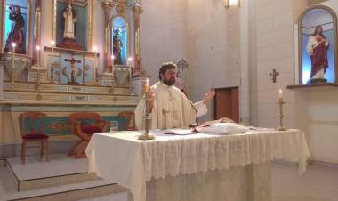 Últimos días en General Roca del Padre Fernando Malpiedi, el Obispo de la Diócesis ha designado a un nuevo administrador parroquial.