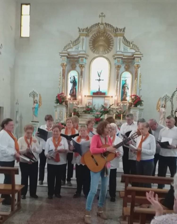 Emotivas canciones del Coro del Centro de Jubilados en Honor a Santa Rosa de Lima.